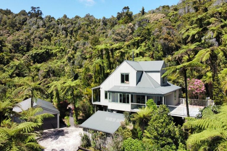 Photo of property in 19 Loris Place, Karoro, Greymouth, 7805