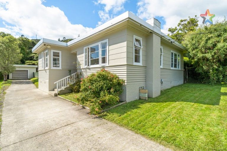 Photo of property in 77 Horoeka Street, Stokes Valley, Lower Hutt, 5019