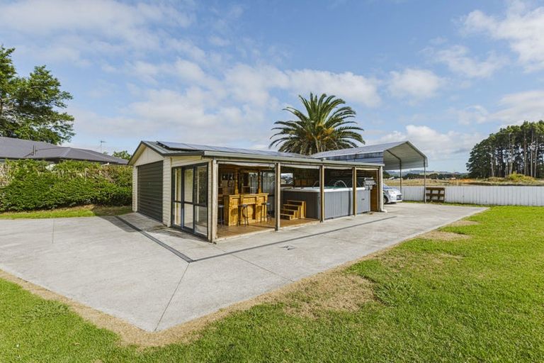 Photo of property in 37 Village Way, Ardmore, Papakura, 2582