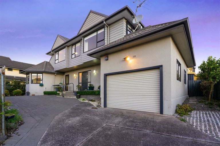 Photo of property in 2/12 Santa Monica Place, Goodwood Heights, Auckland, 2105
