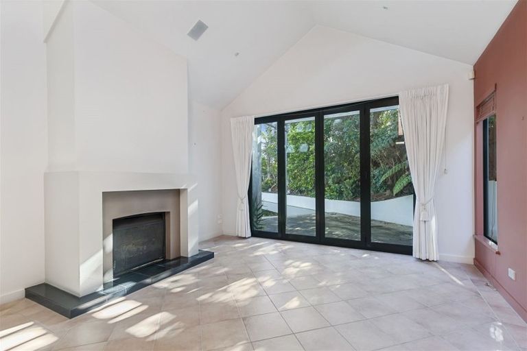 Photo of property in 16 Mayall Avenue, Beach Haven, Auckland, 0626