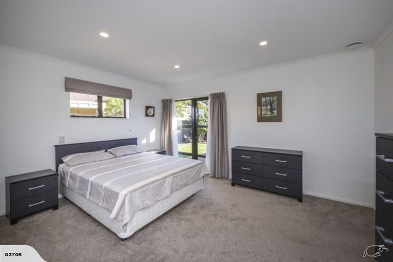 Photo of property in 10 The Oaks, Awapuni, Palmerston North, 4412