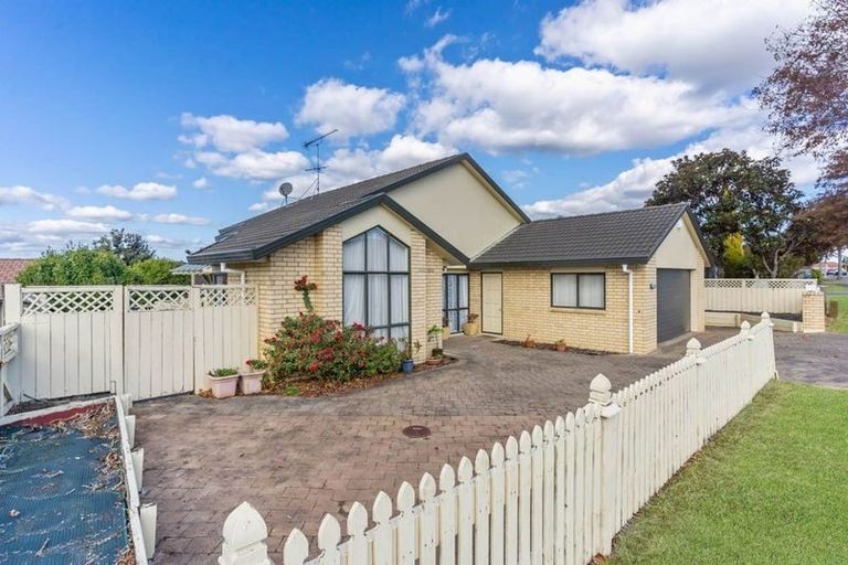 Photo of property in 240 Botany Road, Golflands, Auckland, 2013