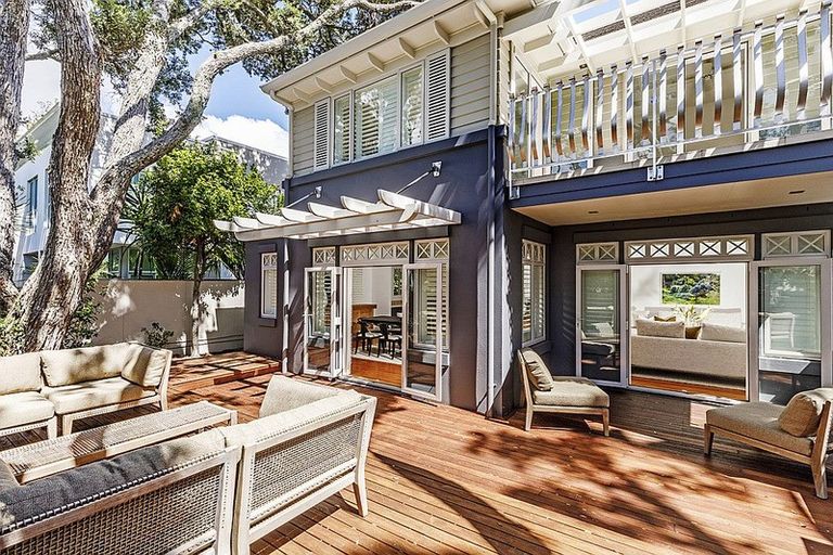 Photo of property in 270 Hurstmere Road, Takapuna, Auckland, 0622