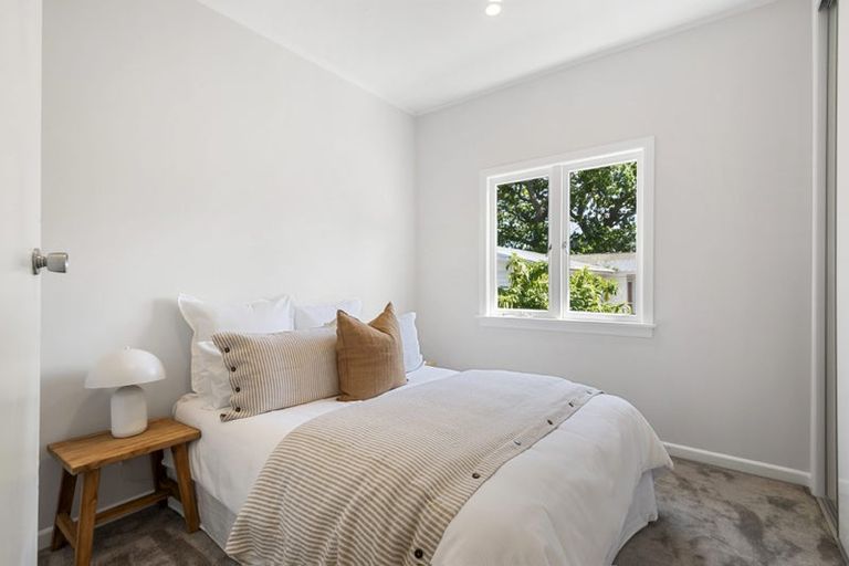 Photo of property in 2/180 Lake Road, Northcote, Auckland, 0627