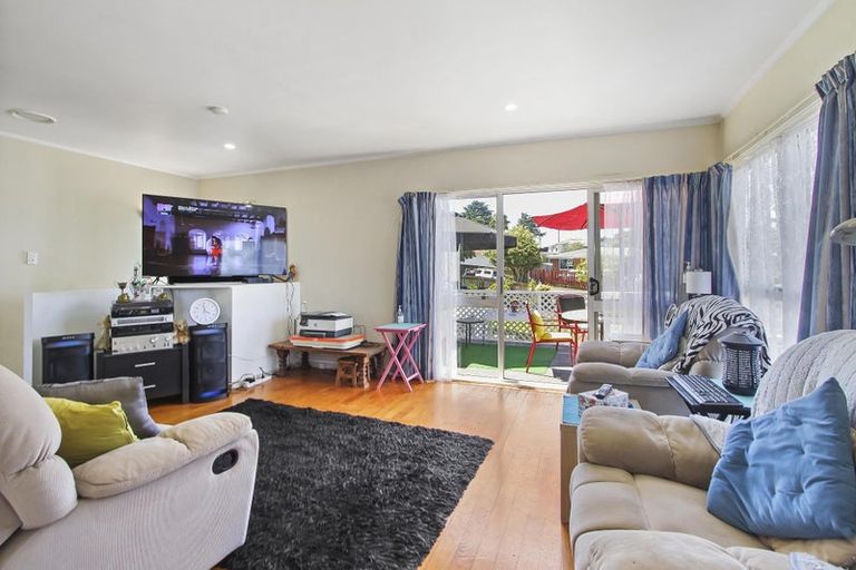 Photo of property in 10 Valencia Place, Manurewa, Auckland, 2102
