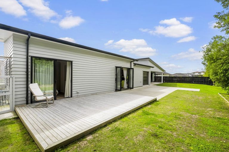 Photo of property in 41 Couldrey Crescent, Red Beach, 0932