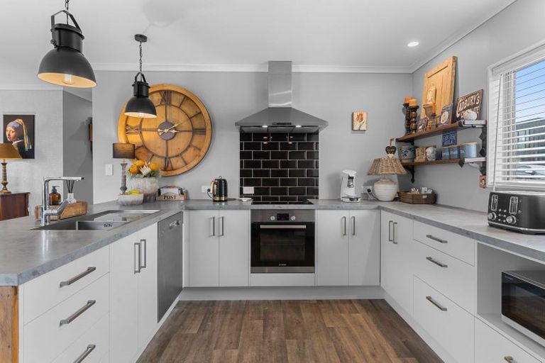 Photo of property in 1 Snapper Street, Baylys Beach, Dargaville, 0377