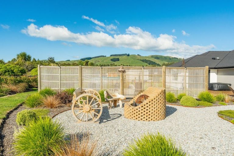 Photo of property in 1 Ribbonwood Lane, Kinloch, Taupo, 3377