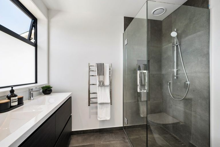 Photo of property in 96b Apu Crescent, Lyall Bay, Wellington, 6022