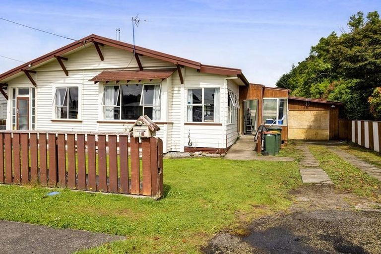 Photo of property in 11 Preston Street, Eltham, 4322