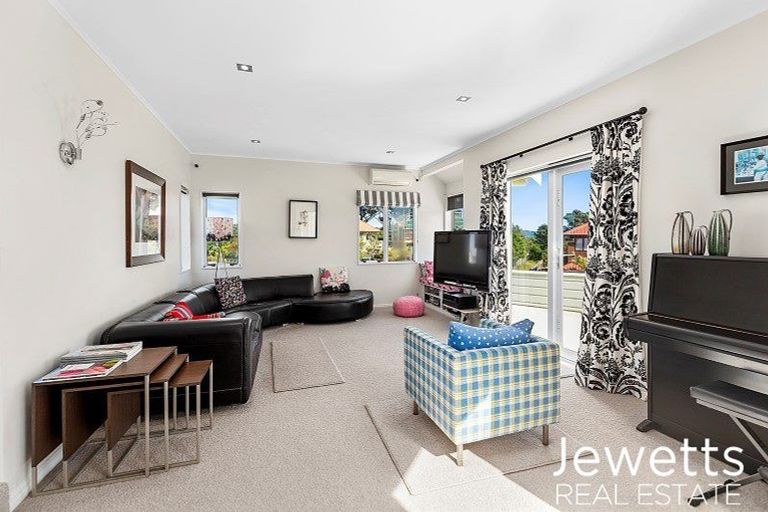 Photo of property in 1 Signallers Grove, Strathmore Park, Wellington, 6022