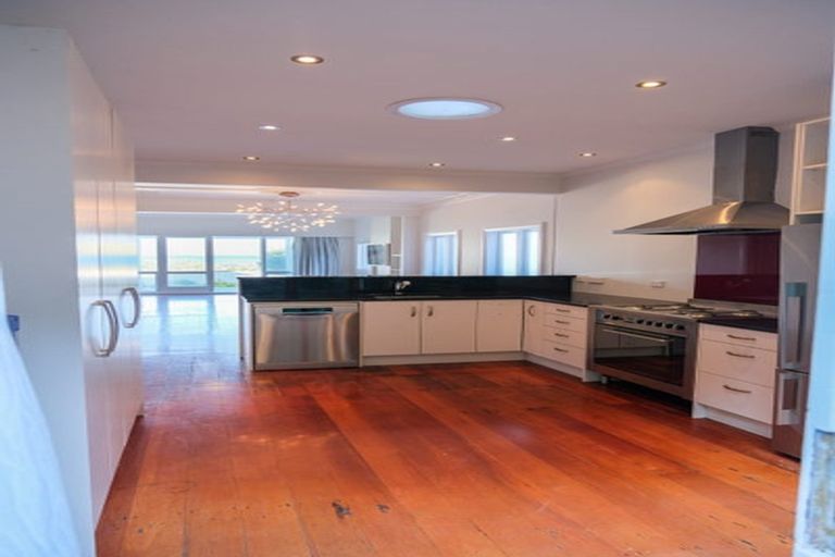 Photo of property in 174 Breaker Bay Road, Breaker Bay, Wellington, 6022