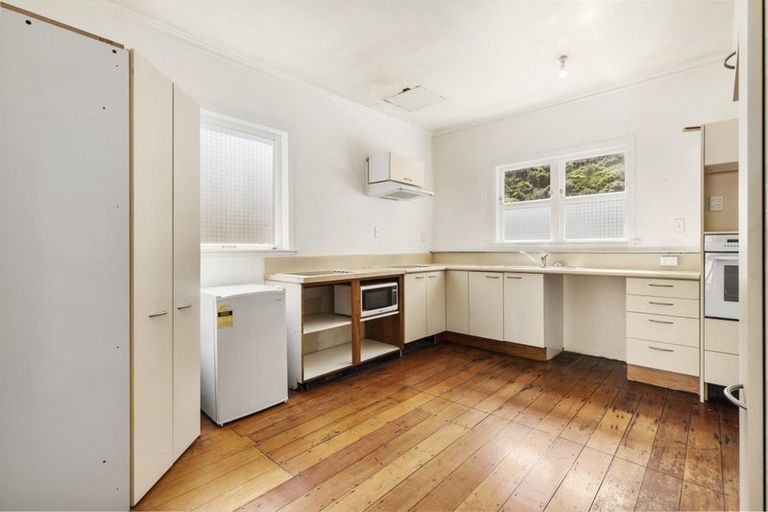 Photo of property in 62 Happy Valley Road, Owhiro Bay, Wellington, 6023