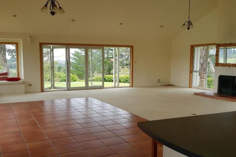 Photo of property in 118 Upper Orewa Road, Wainui, Silverdale, 0992