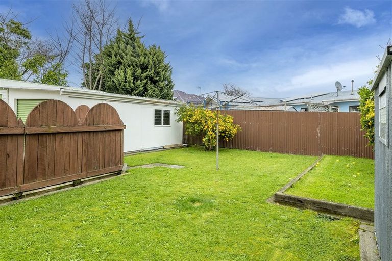 Photo of property in 16 Matipo Street, Levin, 5510