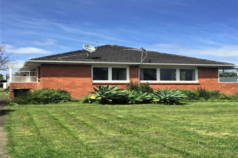Photo of property in 136 Onewa Road, Northcote, Auckland, 0627