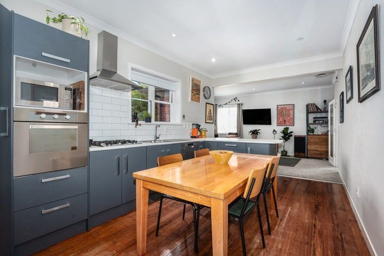 Photo of property in 544 Broadway, Strathmore Park, Wellington, 6022