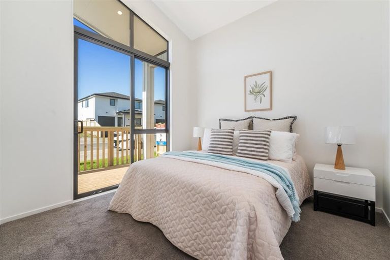Photo of property in 6 Woven Place, Karaka, Papakura, 2113