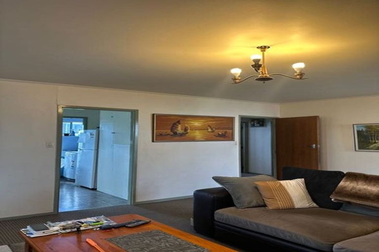 Photo of property in 1/49 Tirimoana Road, Te Atatu South, Auckland, 0602