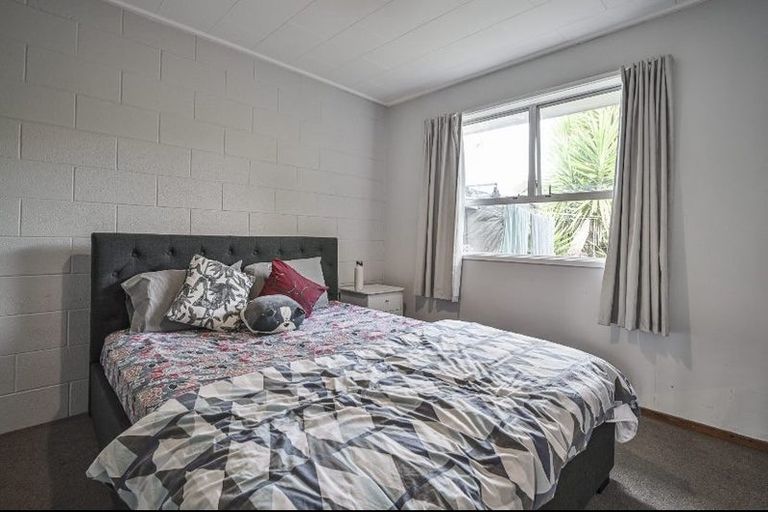 Photo of property in 2/8a Christie Crescent, Havelock North, 4130