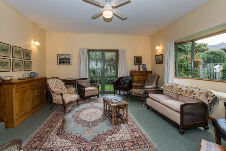 Photo of property in 6 Heuchan Lane, Wanaka, 9305