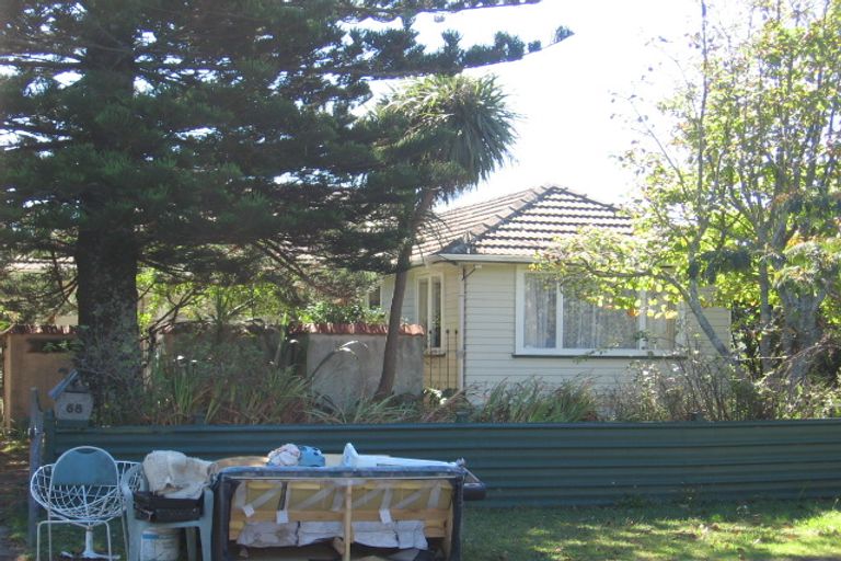 Photo of property in 68 Cobham Crescent, Kelston, Auckland, 0602