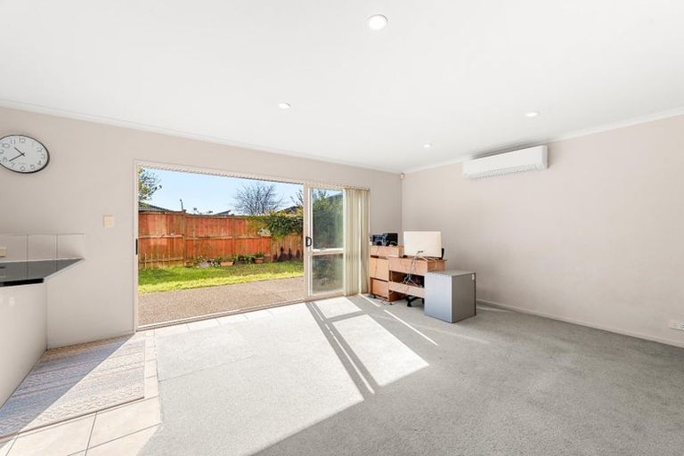 Photo of property in 42 Lilybank Crescent, East Tamaki, Auckland, 2013