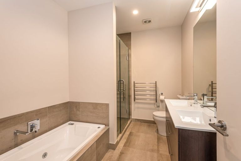 Photo of property in 2 Inverness Lane, Redcliffs, Christchurch, 8081