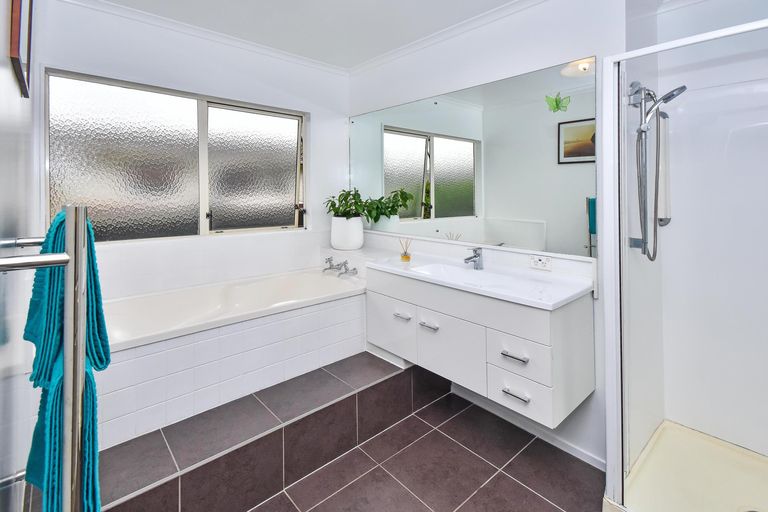 Photo of property in 61 Carnoustie Drive, Wattle Downs, Auckland, 2103