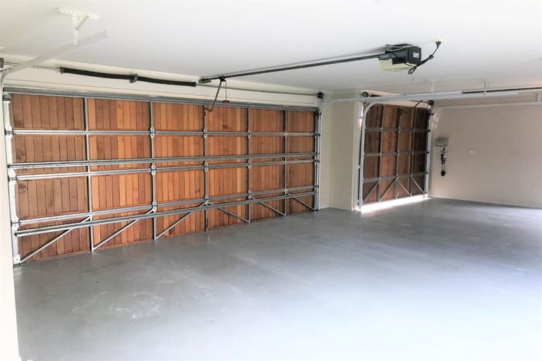 Photo of property in 12 Seresin Crescent, Flat Bush, Auckland, 2016