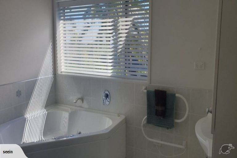 Photo of property in 2/249 One Tree Point Road, One Tree Point, 0118