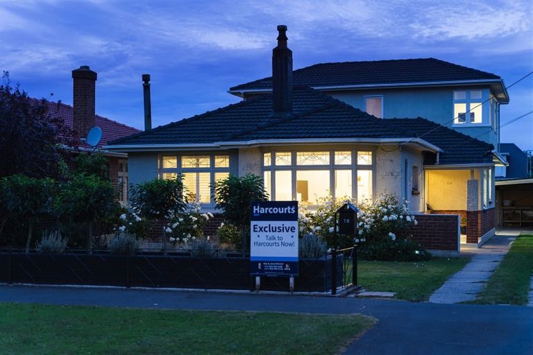 Photo of property in 16 Wycolla Avenue, Saint Clair, Dunedin, 9012
