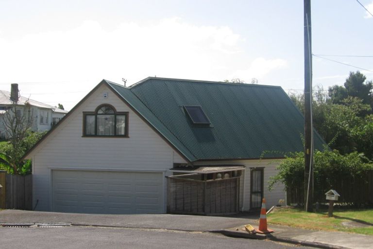 Photo of property in 21 Pine Street, New Lynn, Auckland, 0600