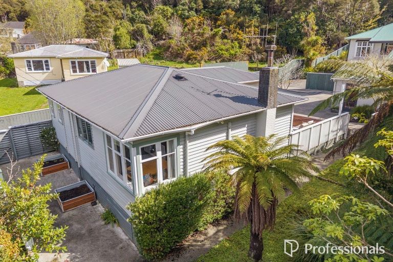 Photo of property in 143 Wellington Road, Wainuiomata, Lower Hutt, 5014