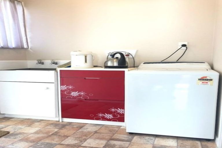 Photo of property in 1/6 Penion Drive, Flat Bush, Auckland, 2023