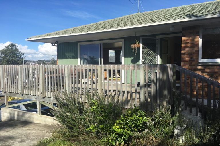 Photo of property in 30 Megan Avenue, Pakuranga Heights, Auckland, 2010