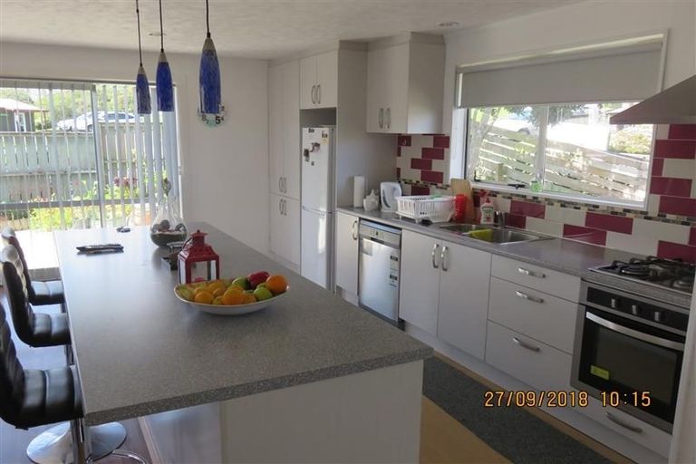 Photo of property in 10 Beauchamp Drive, Massey, Auckland, 0614