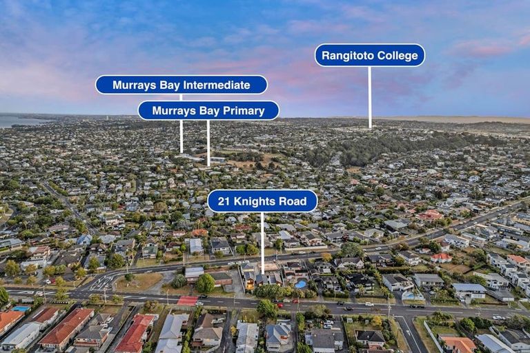Photo of property in 21e Knights Road, Rothesay Bay, Auckland, 0630