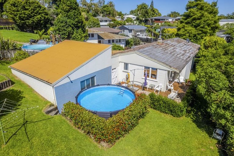 Photo of property in 8 Miro Place, Waiuku, 2123
