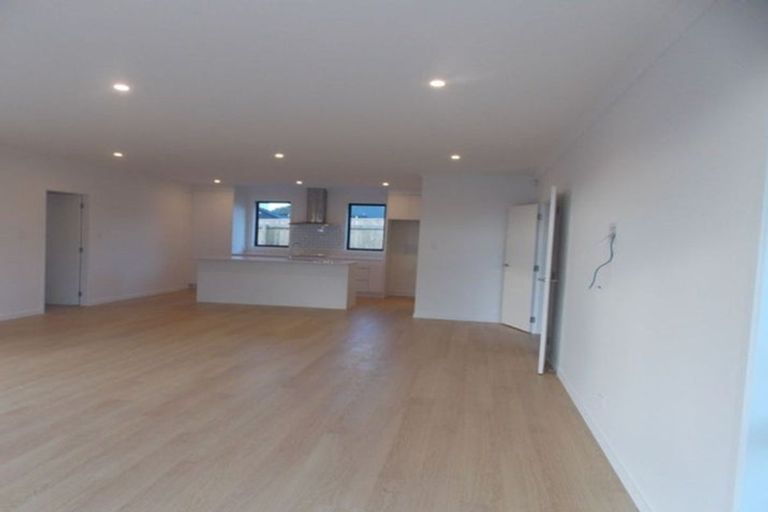 Photo of property in 18 Sardinia Grove, Fitzherbert, Palmerston North, 4410