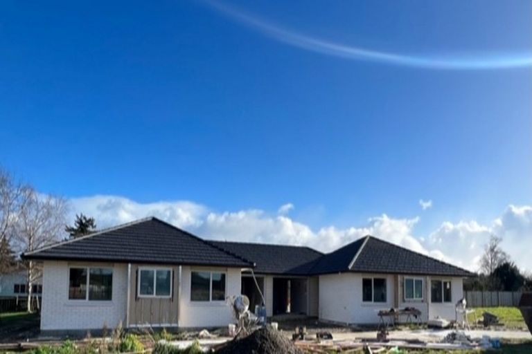 Photo of property in 10 Van Baarle Close, Carterton, 5713