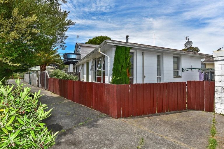 Photo of property in 2/27 Kawau Crescent, Bromley, Christchurch, 8062