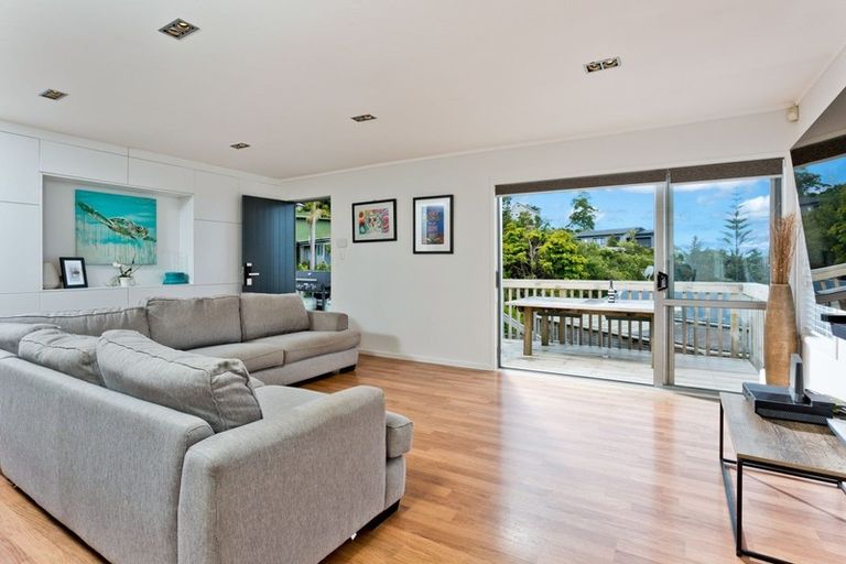 Photo of property in 17 Malters Place, Browns Bay, Auckland, 0630