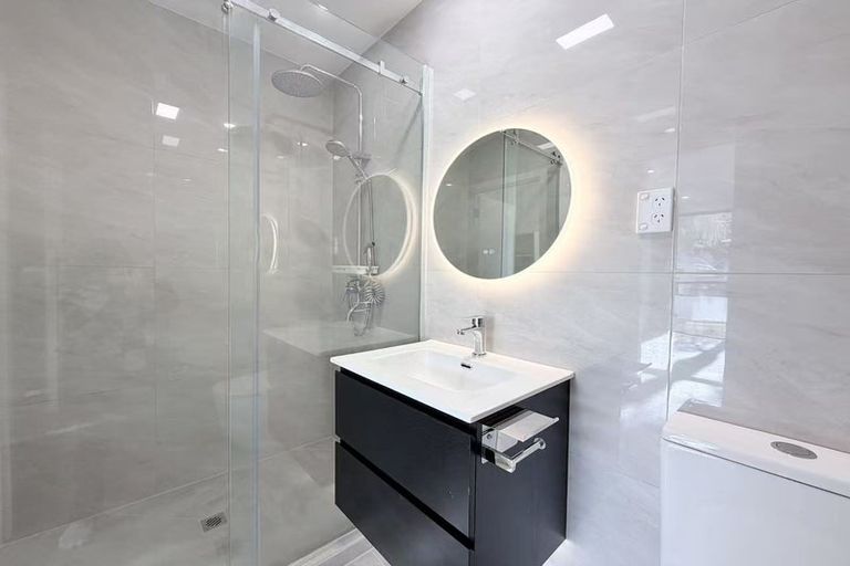 Photo of property in 13a King Richard Place, Browns Bay, Auckland, 0630