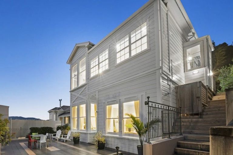 Photo of property in 24 Telford Terrace, Oriental Bay, Wellington, 6011