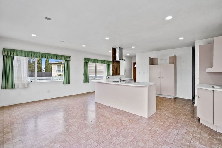 Photo of property in 25 Addington Avenue, Manurewa, Auckland, 2102