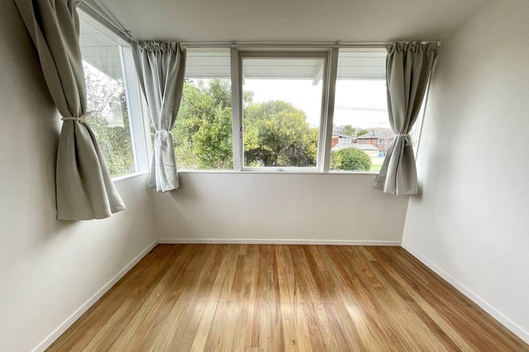 Photo of property in 71 Tiroroa Avenue, Te Atatu South, Auckland, 0610