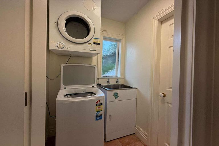 Photo of property in 12c Hobson Street, Thorndon, Wellington, 6011