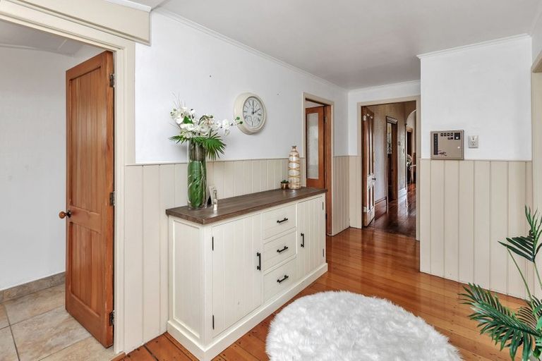 Photo of property in 6 Shortland Street, Regent, Whangarei, 0112